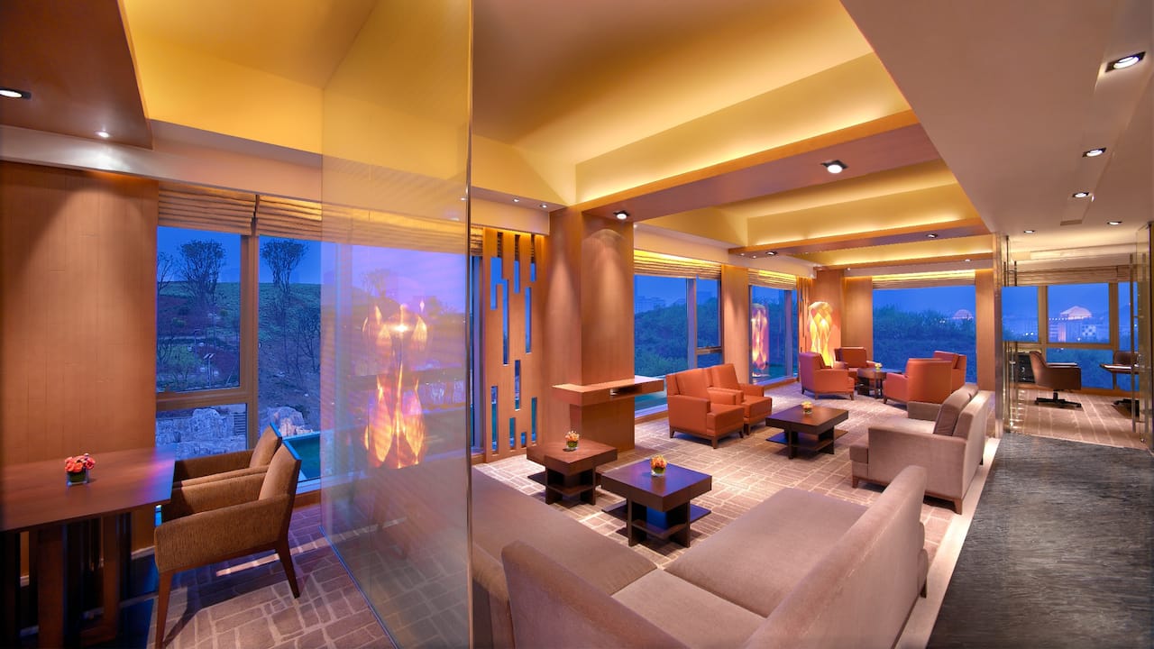 Regency Club Lounge