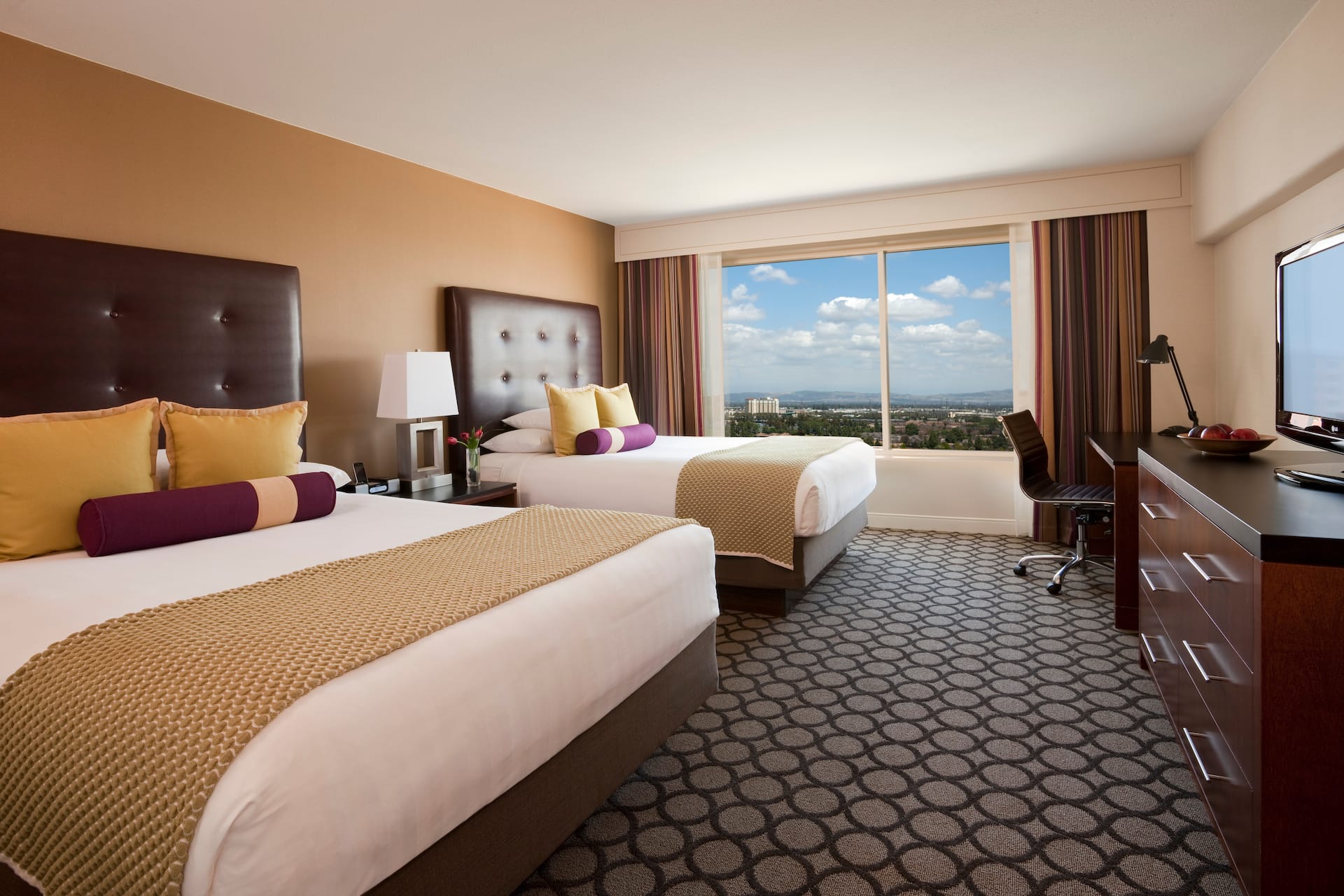 1 de 2 Hyatt Regency Orange County Double Guestroom