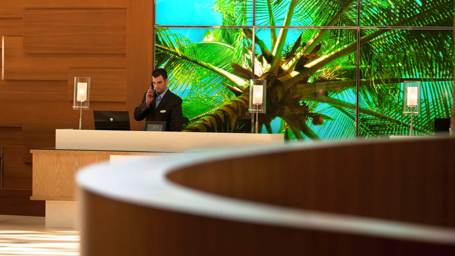 Hyatt Regency Orange County Front Desk