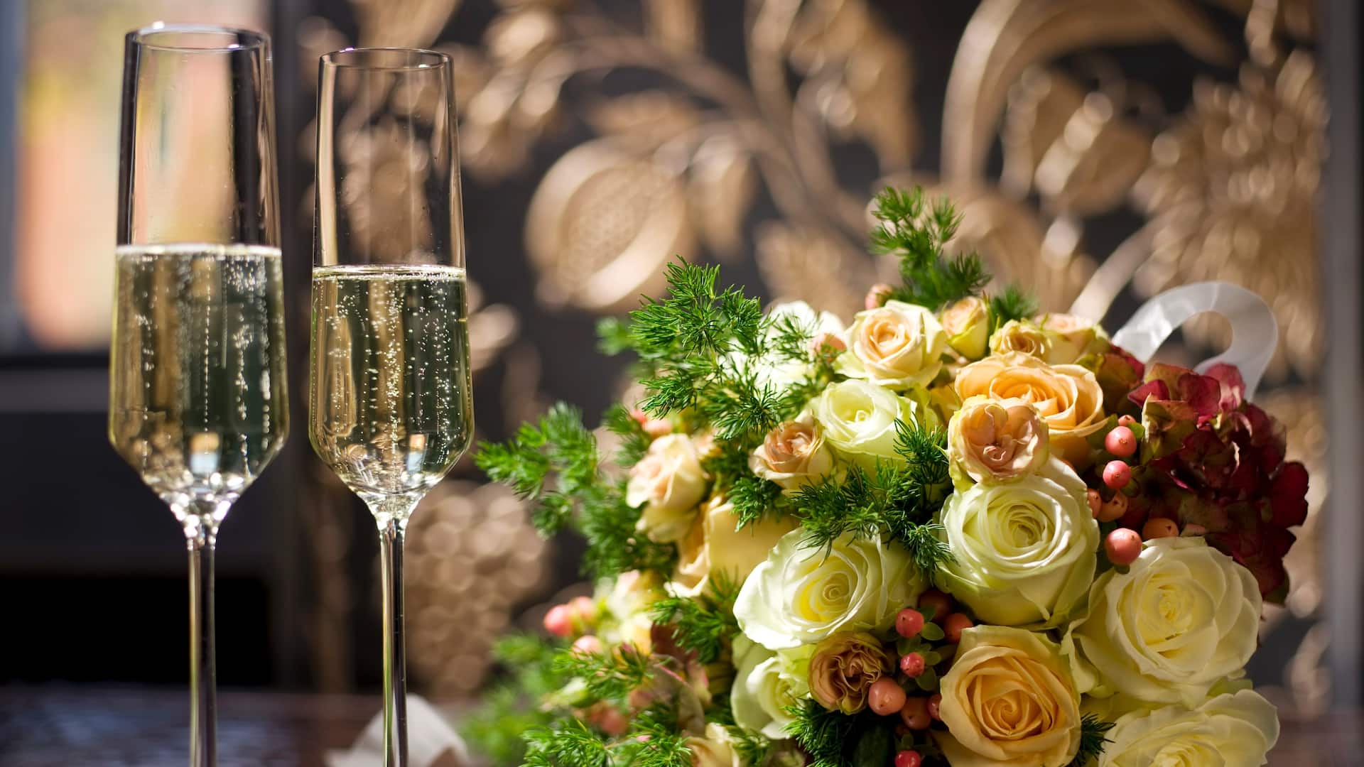 Close up of wedding flowers and two glasses of champagne at Hyatt Regency Mainz