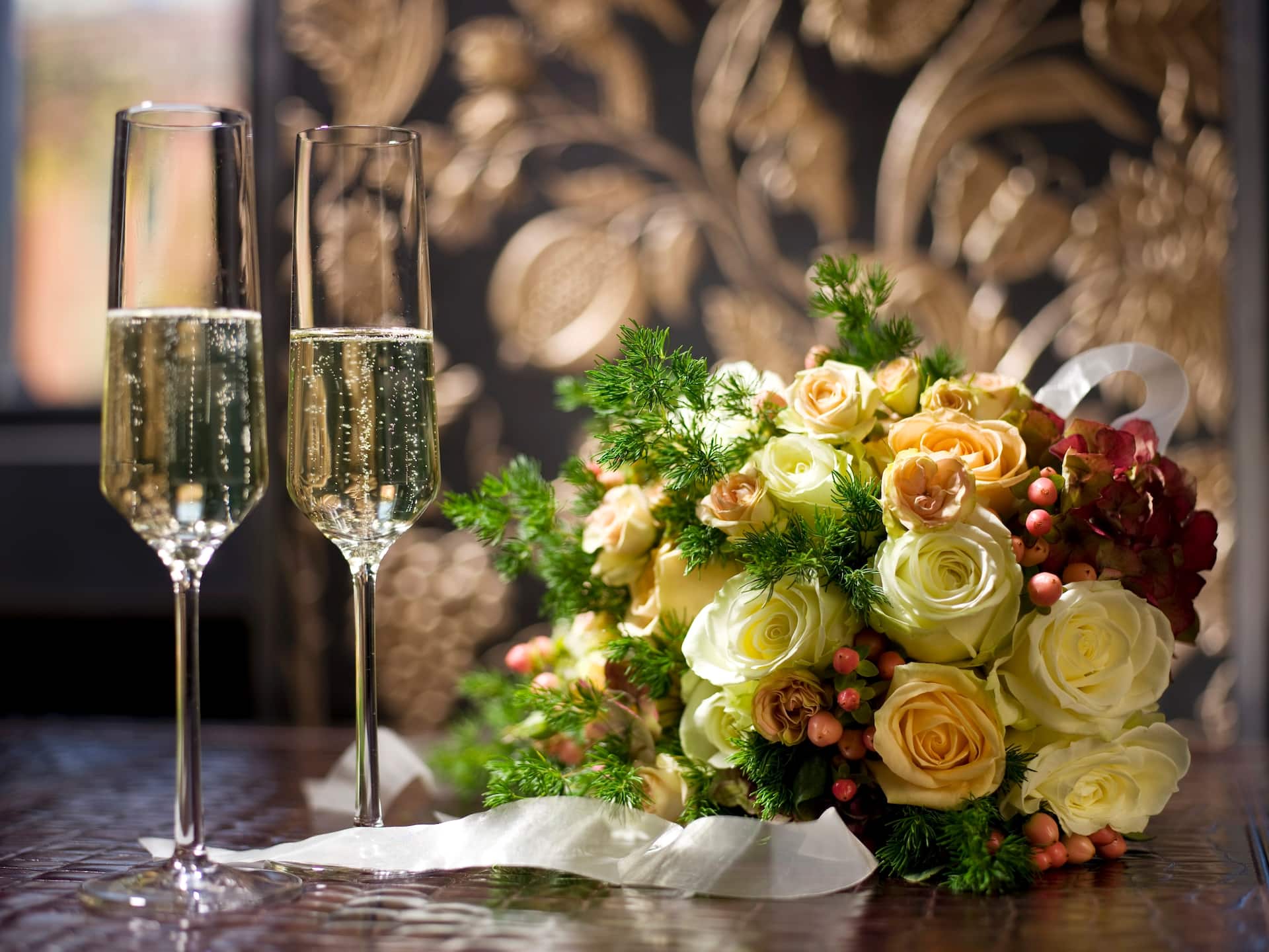 Hyatt Regency Mainz Wedding Flowers and Champagne