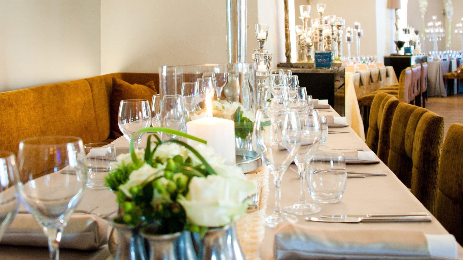 Wedding table decoration close up at Hyatt Regency Mainz