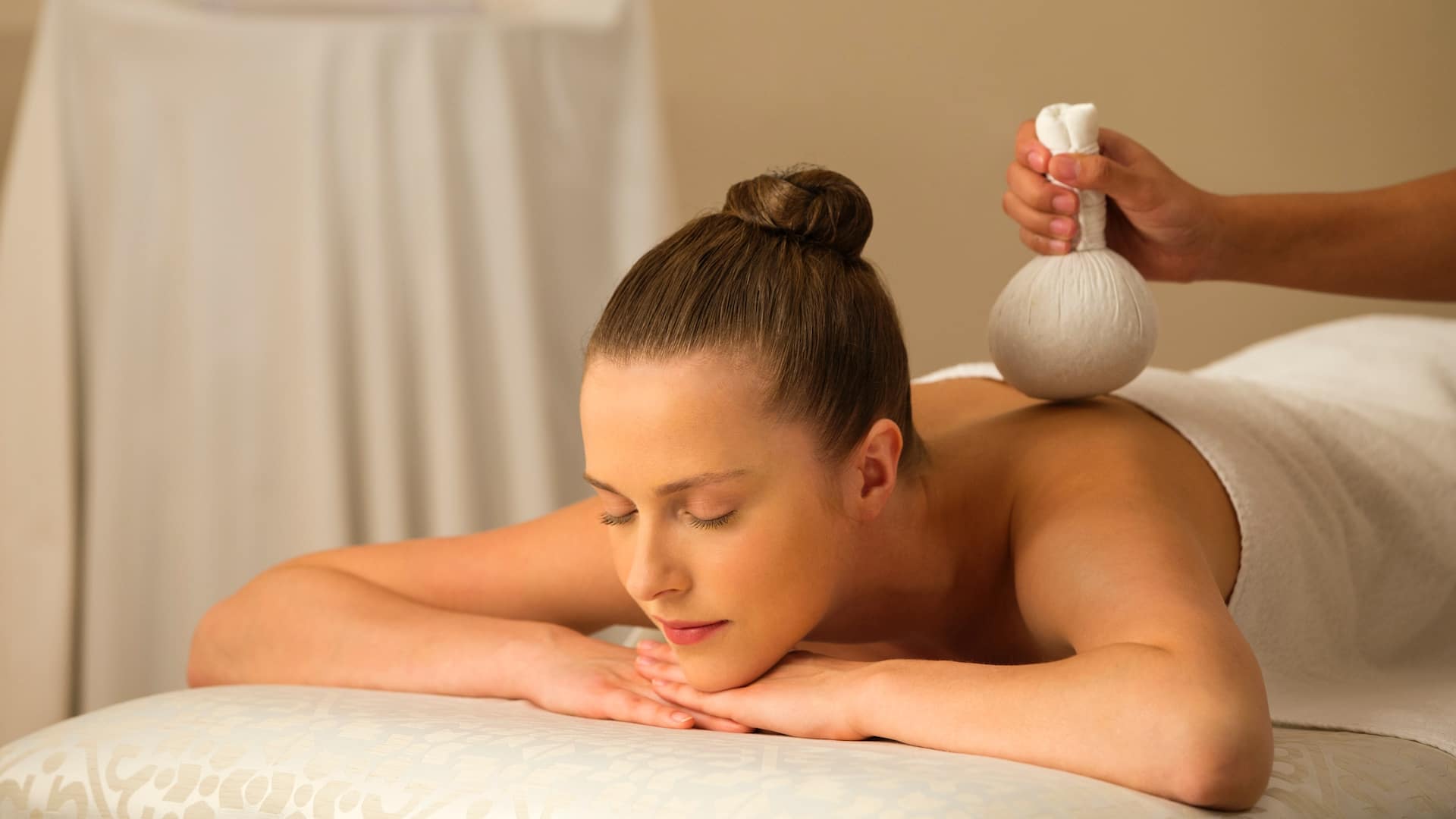 Hyatt Regency Dubai Spa Treatment Woman