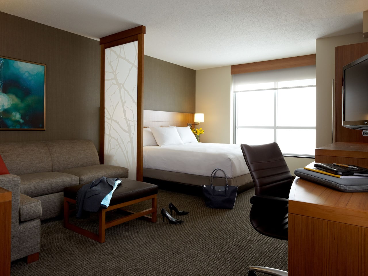 hyatt place king bed guestroom