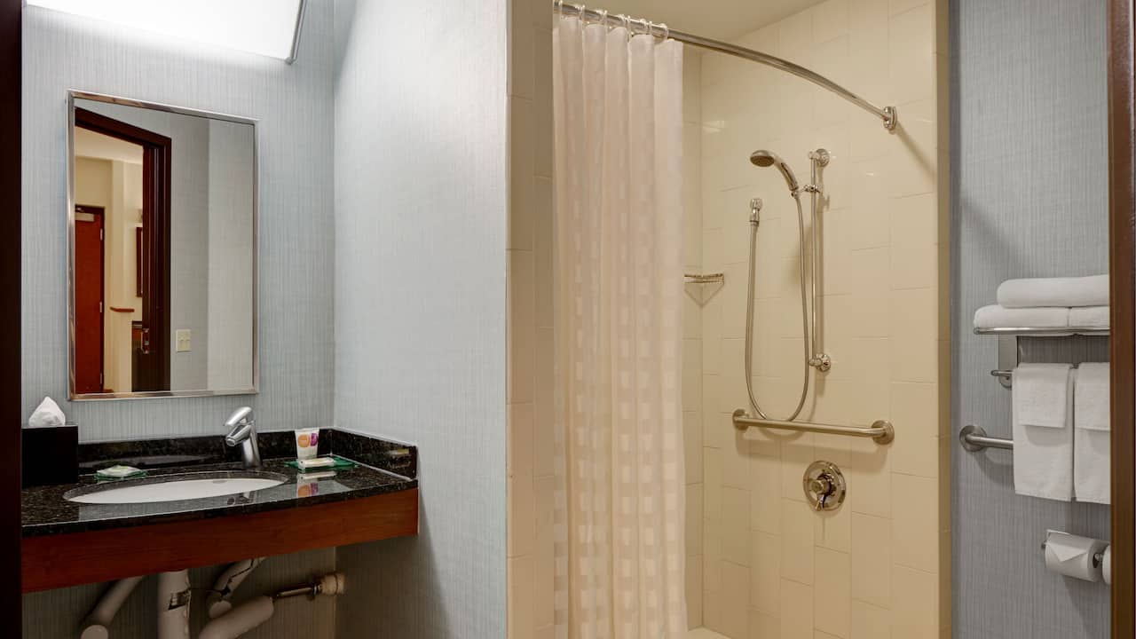 Hyatt Place Phoenix-North Accessible Shower