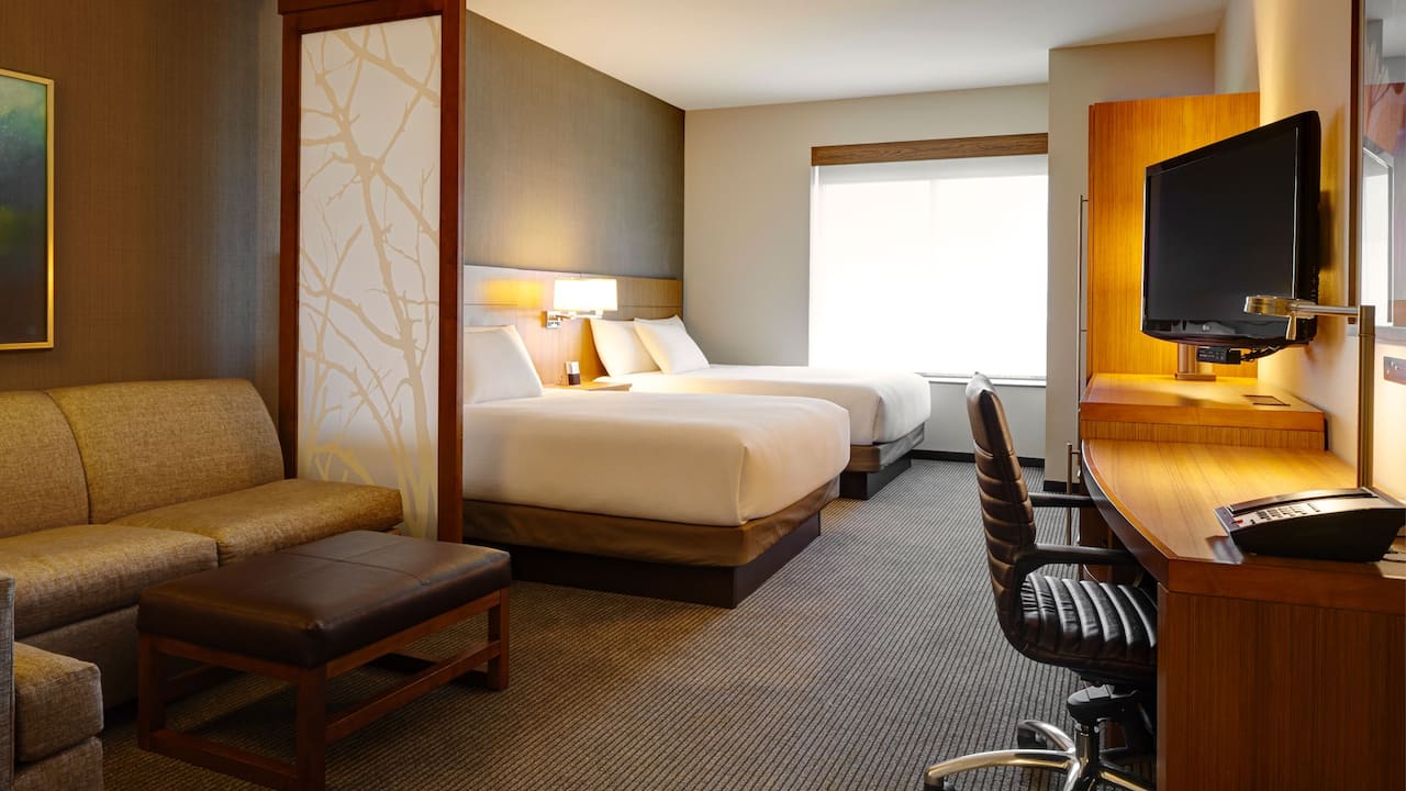 Modern Hotel Near Columbia University Medical Center | Hyatt Place Fort Lee  / George Washington Bridge