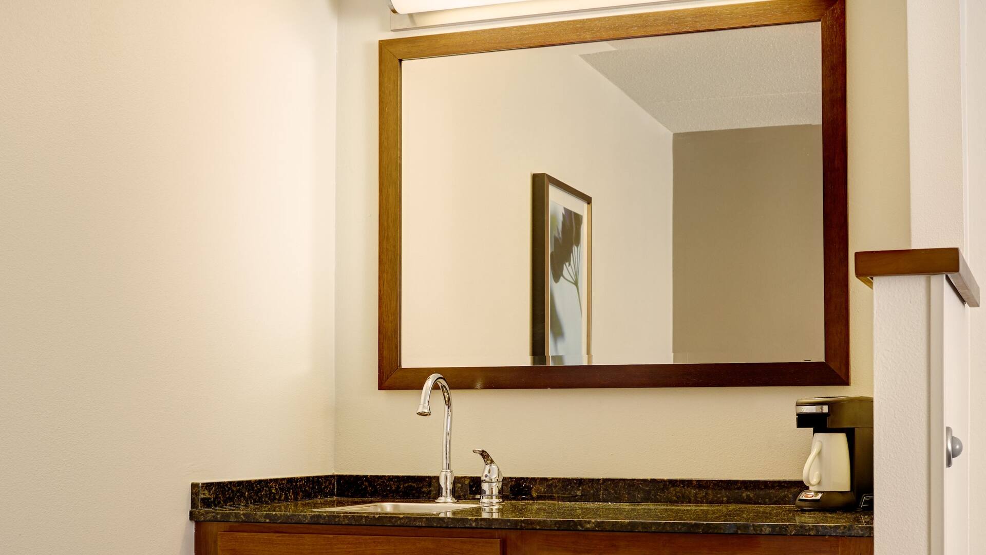 3 of 3 Hyatt Place HP_P252 Conv Gen 1 Reno Wet Bar