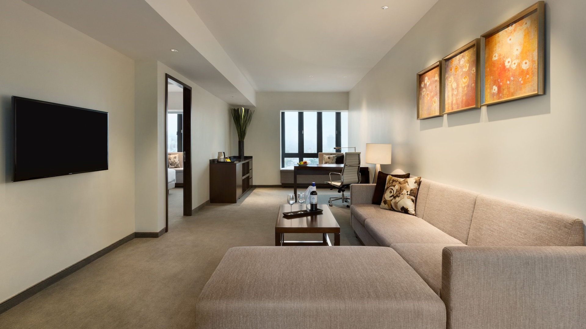 Hyatt Place Shenzhen Dongmen Business Suite Bedroom