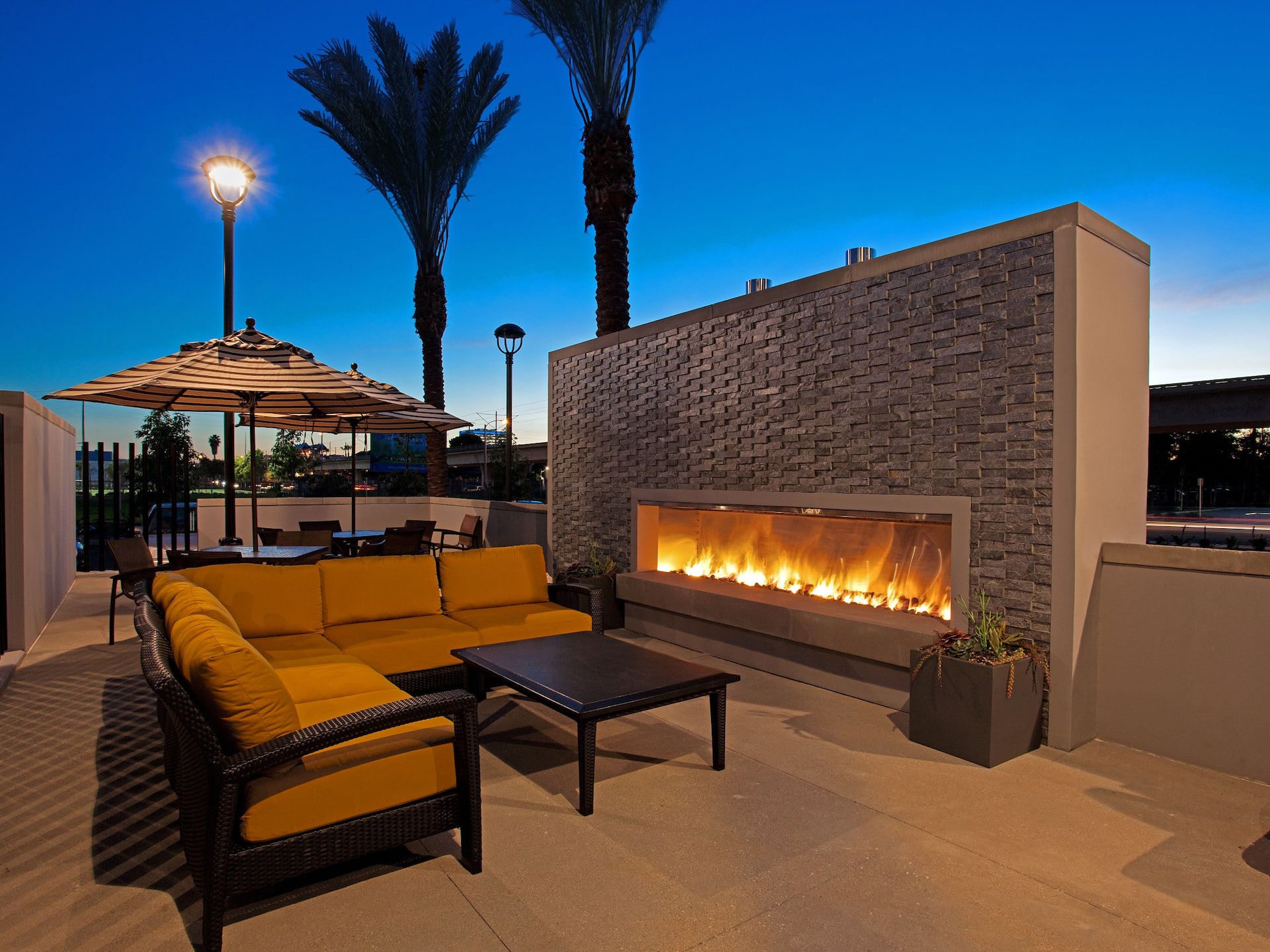 Hyatt Place Los Angeles/LAX/El Segundo Front Patio