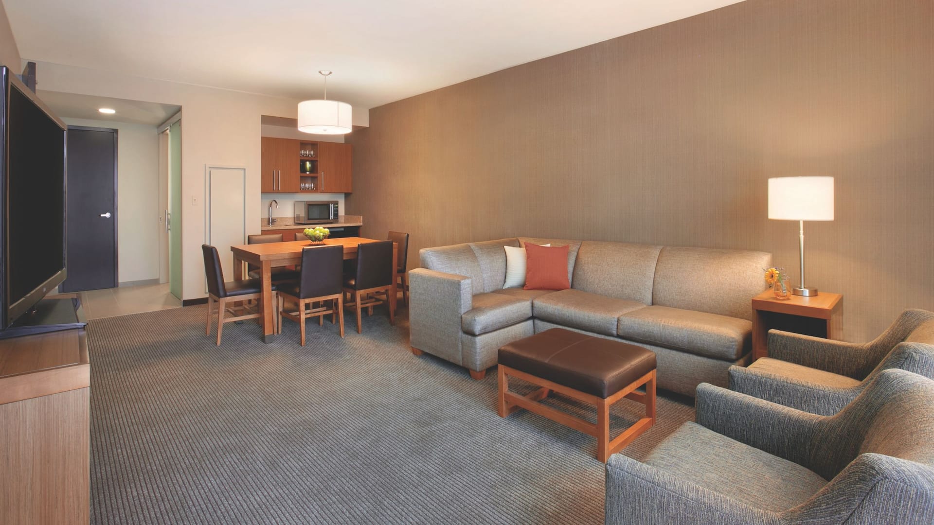 2 из 3 Hyatt Place Chicago-South/University Medical Center Boardroom Suite
