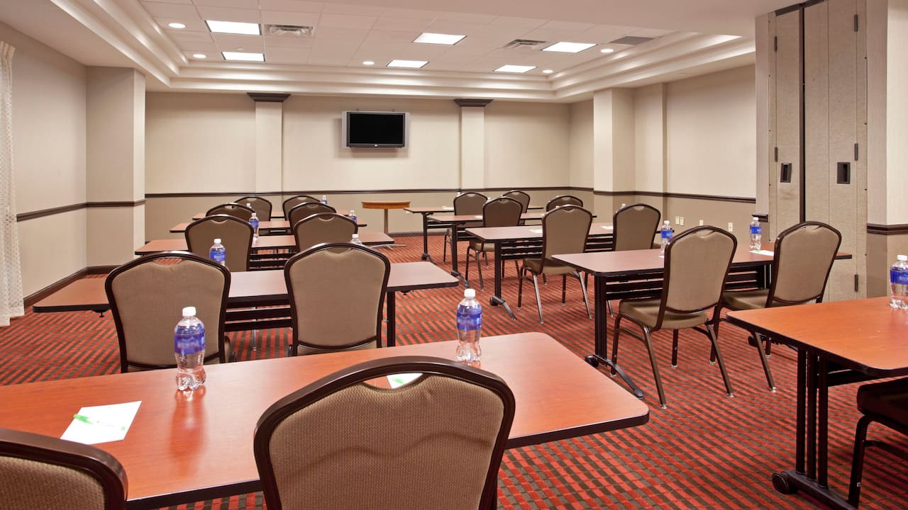 Hyatt Place Orlando / Convention Center meeting room.