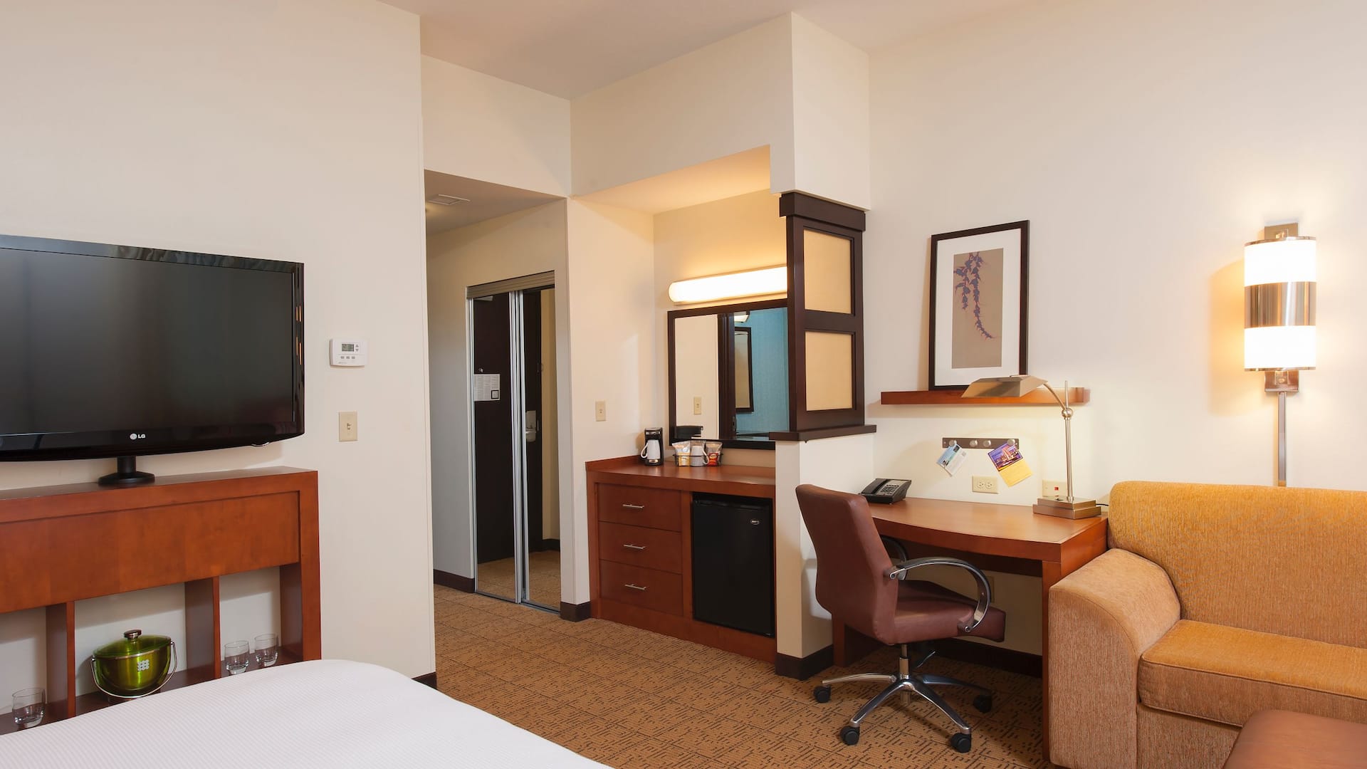 Hyatt Place Des Moines/Downtown Standard Room