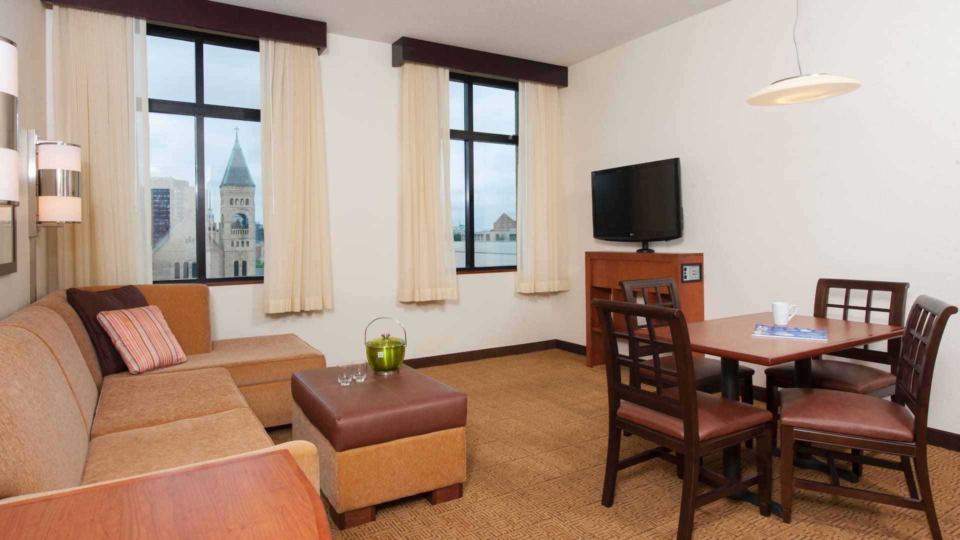Hyatt Place Des Moines/Downtown Suite Living Room