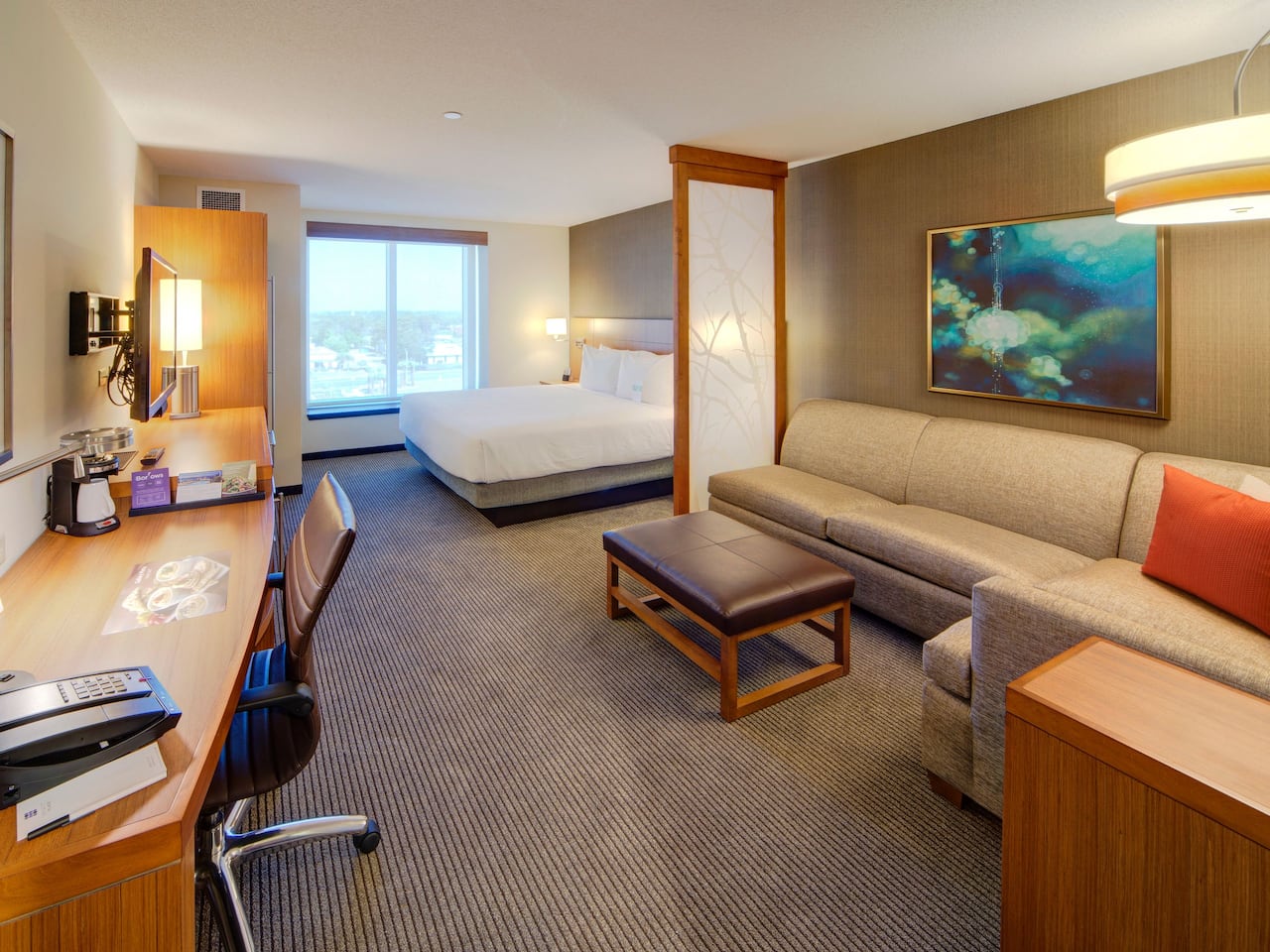 Corner King Guestroom
