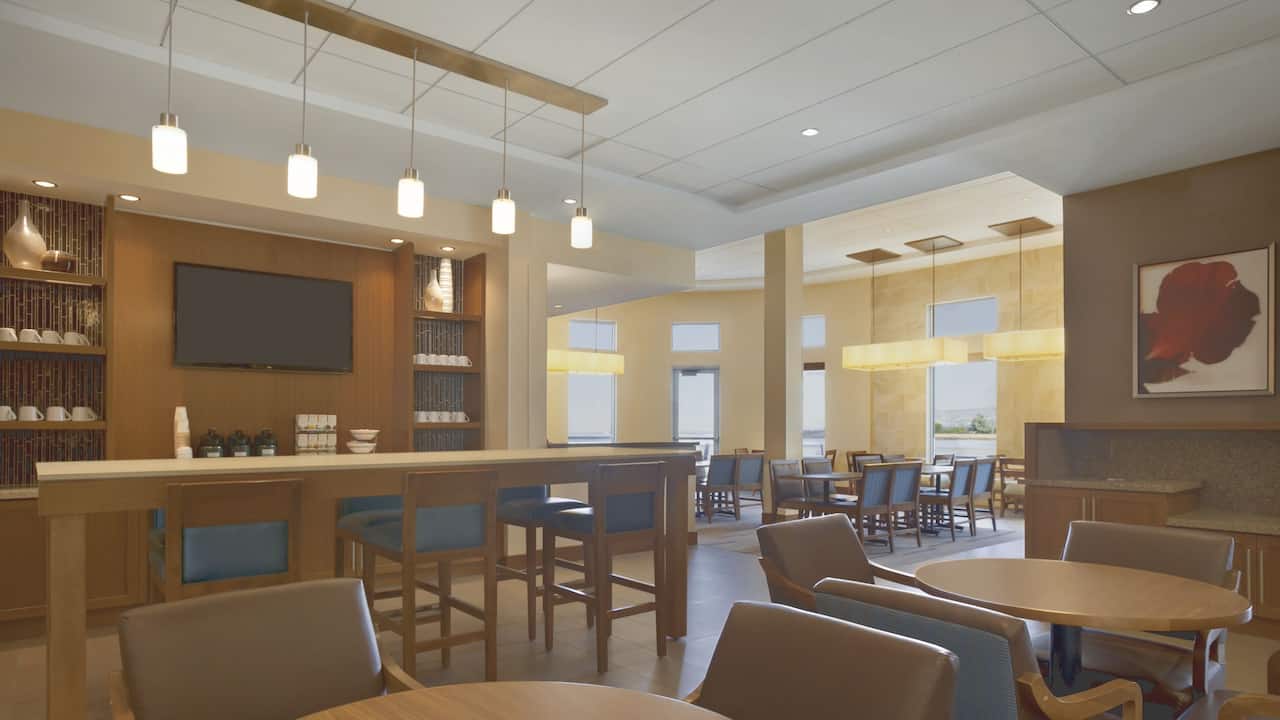 Guest Kitchen Seating Area