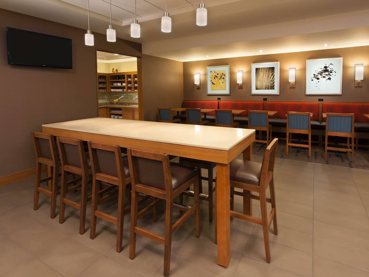 Guest kitchen seating