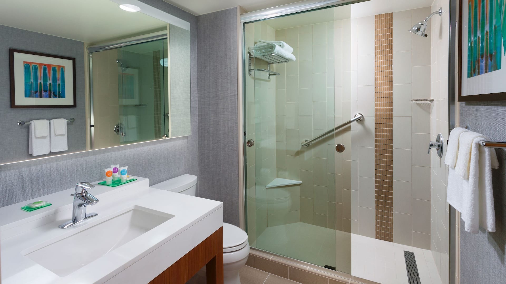 6 von 6 Hyatt Place Austin Downtown Guestroom Bathroom