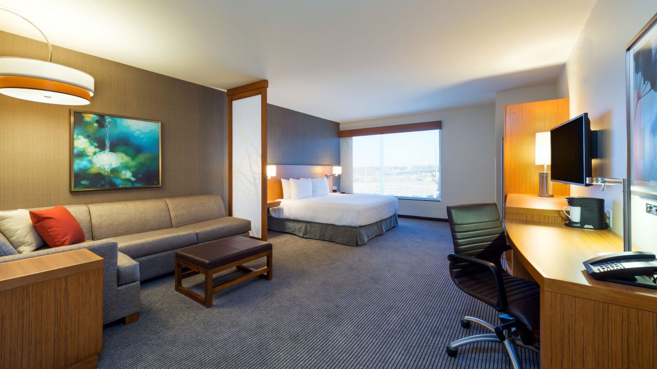 Nashville Lodging Hotels In Downtown Tn Accessible Room With King Bed And Roll In Shower Hyatt Place Nashville Downtown