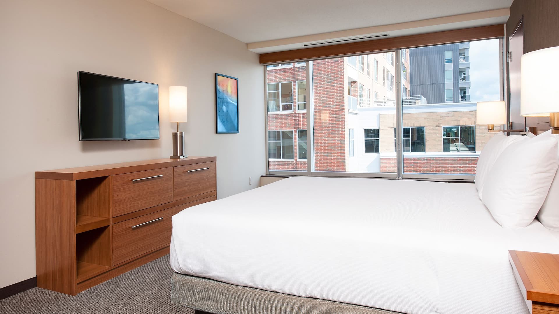 Hyatt Place Champaign/Urbana Guestroom
