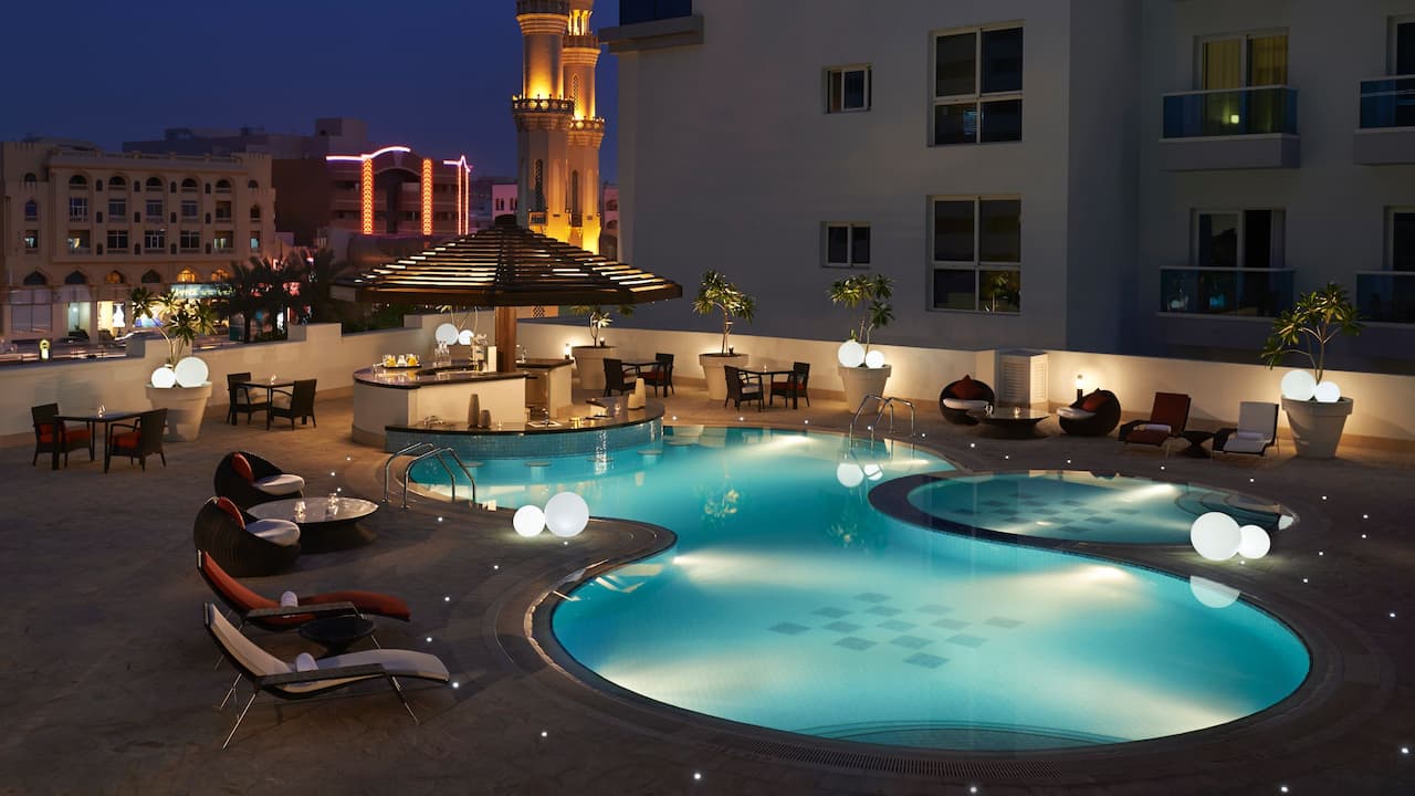 Swimming Pool with Sunken Bar