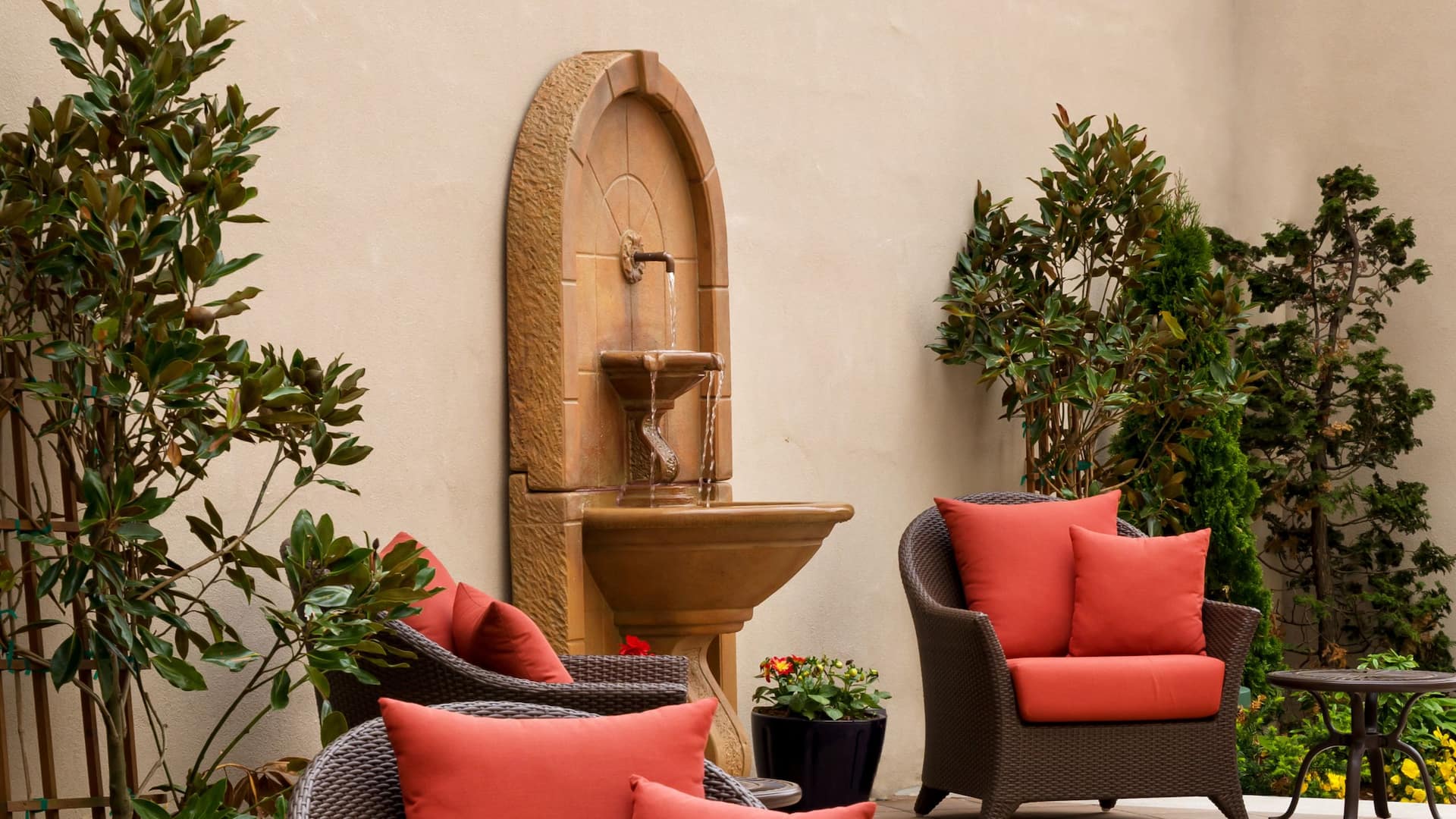 Hyatt Place Fredericksburg-Mary Washington Courtyard Day