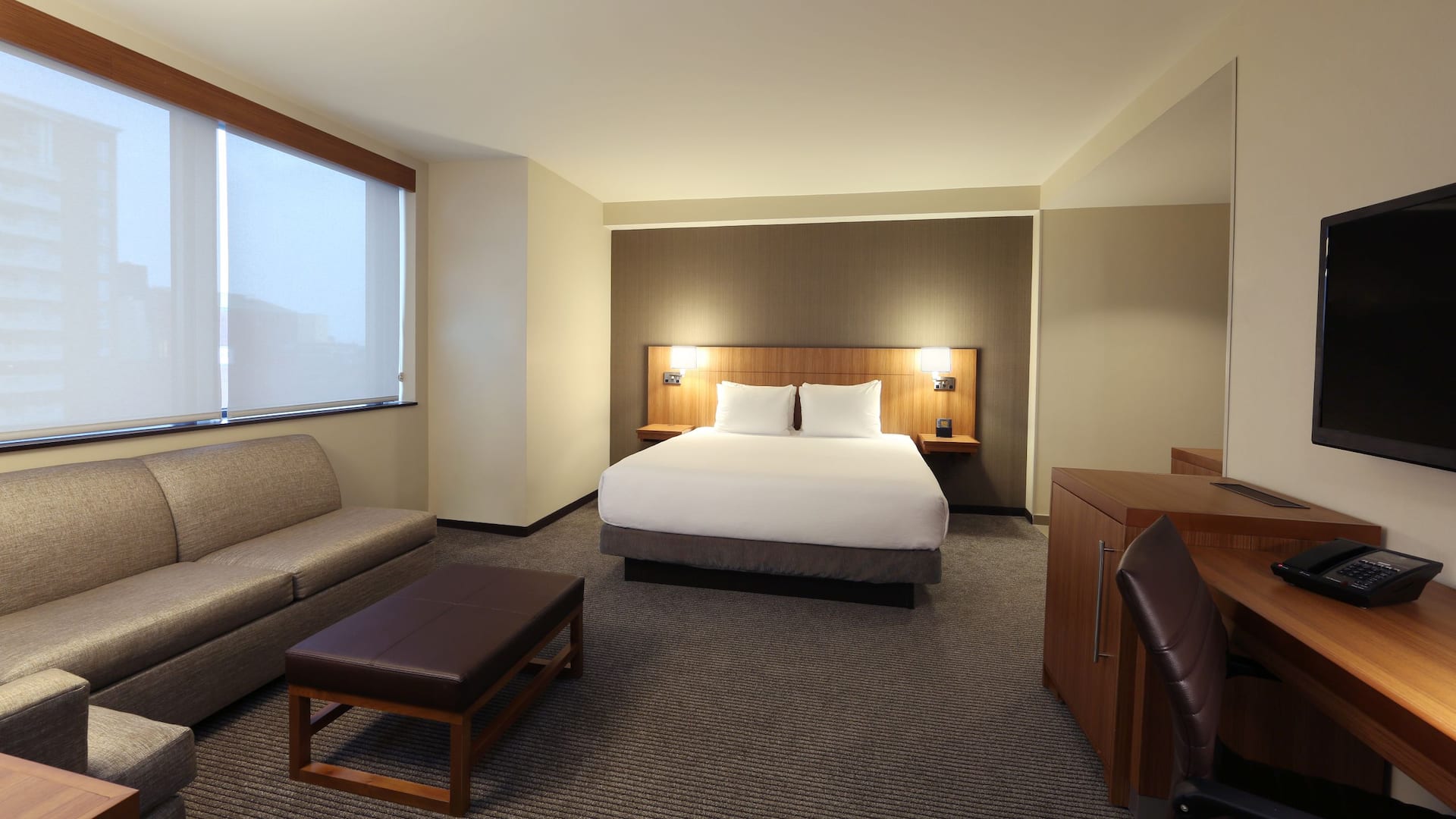Hyatt Place Flushing/LaGuardia Airport Guestroom