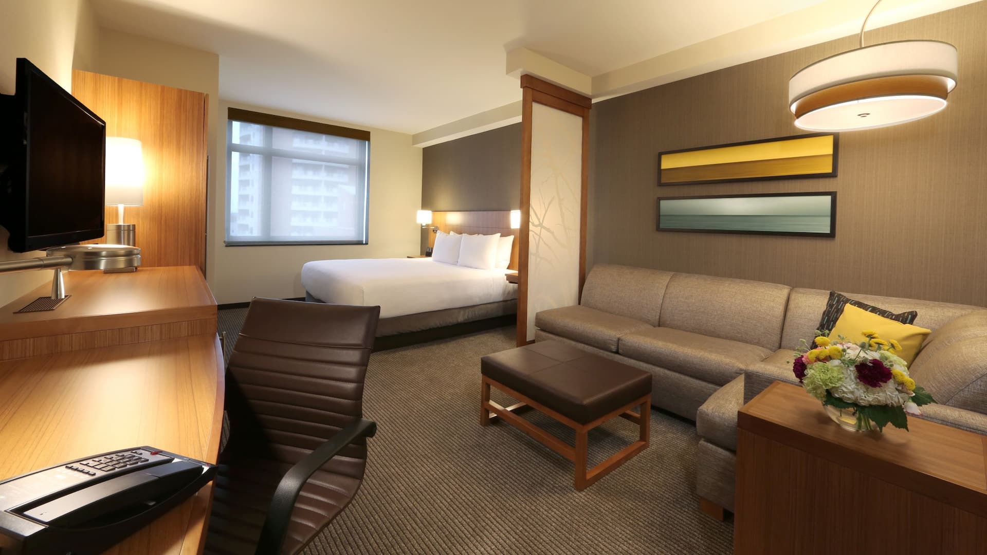 Hyatt Place Flushing/LaGuardia Airport Guestroom