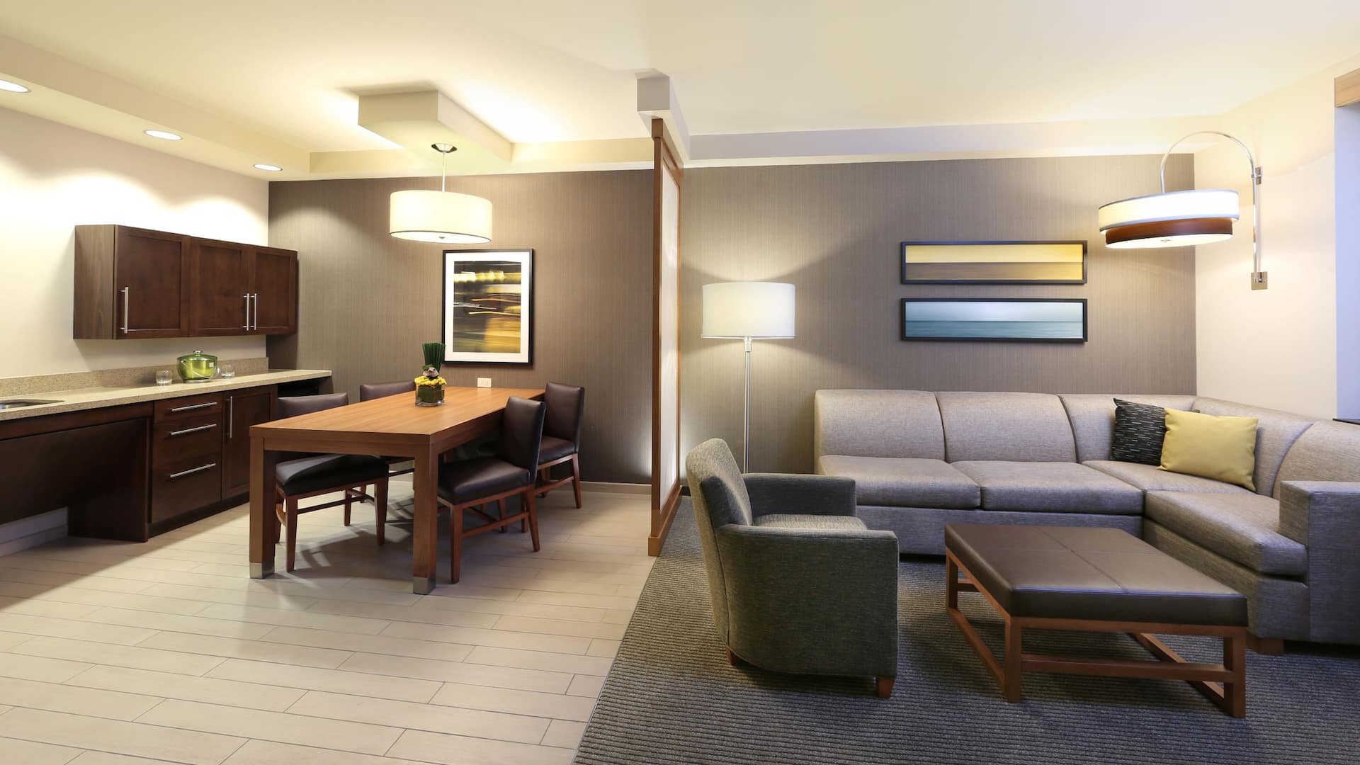 Hyatt Place Flushing/LaGuardia Airport Suite