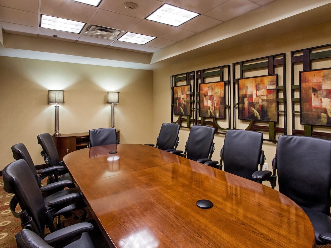 round table meeting room