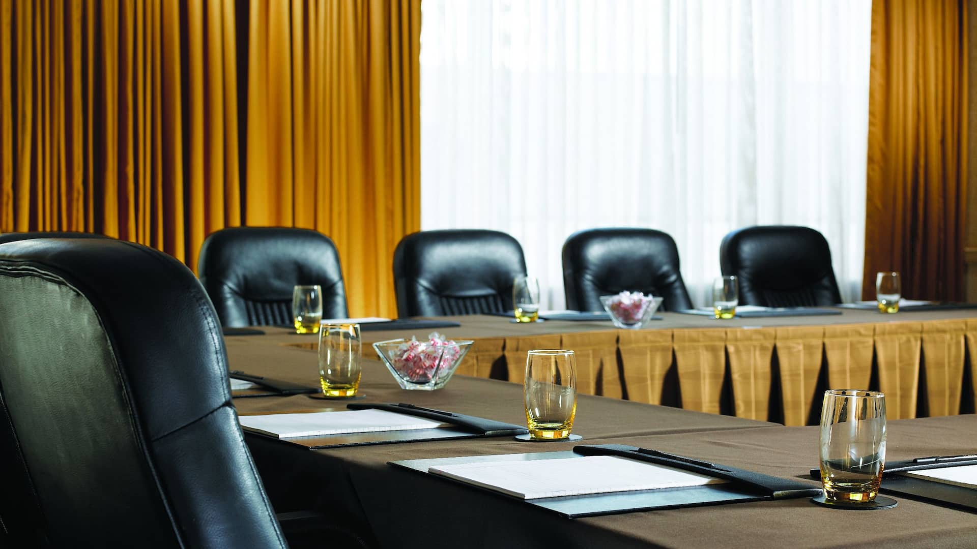 U-shaped Meeting Room
