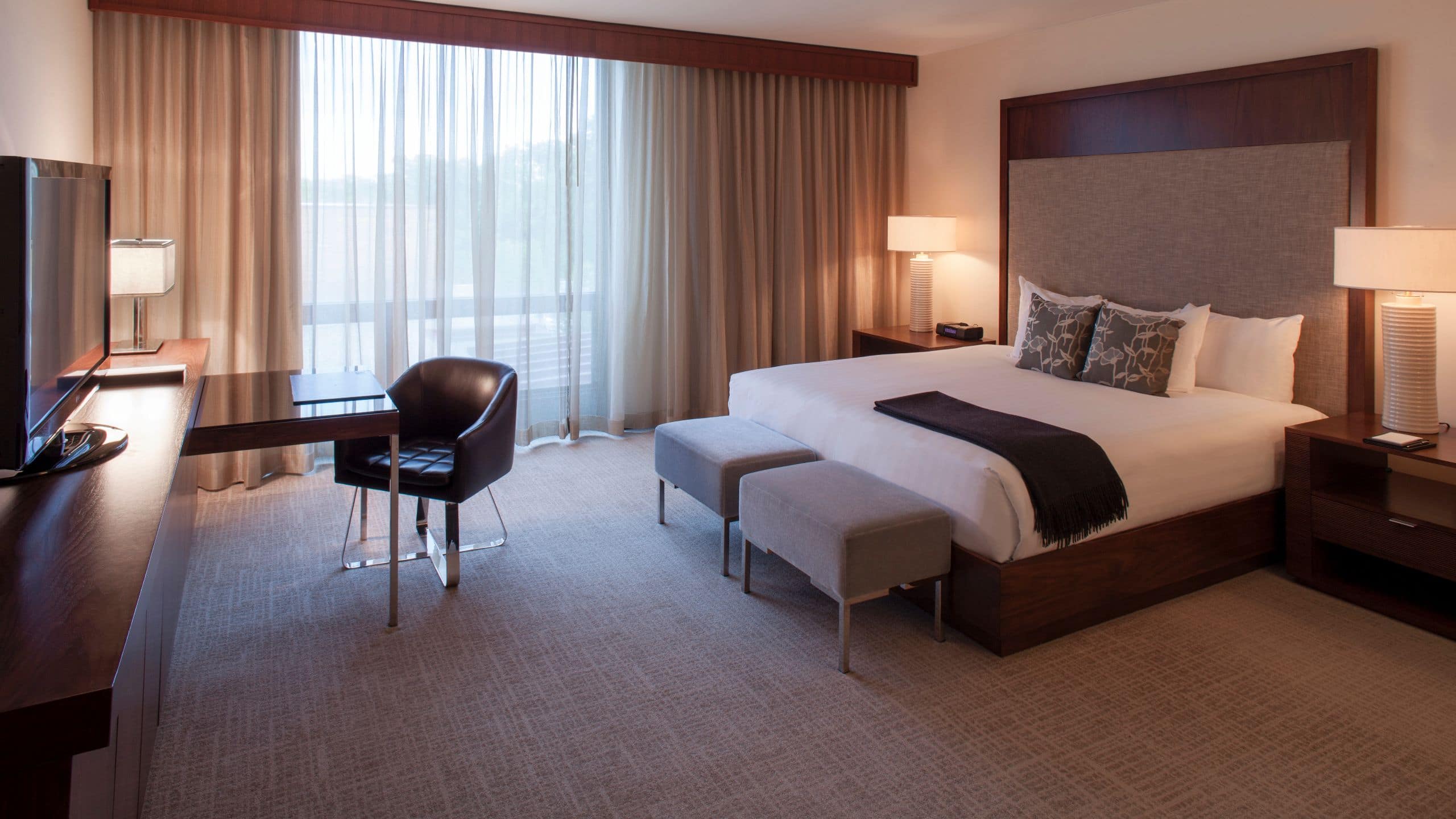 Hyatt Lodge Oak Brook Chicago Partner Suite King Bedroom