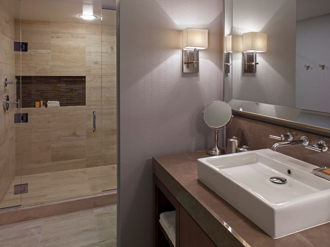 Partner Suite Bathroom