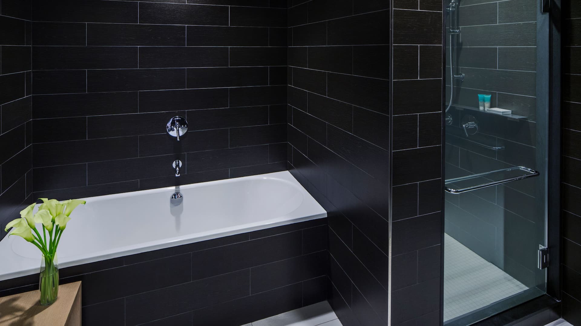 4 von 5 Hyatt Centric Times Square New York Premier Bathroom