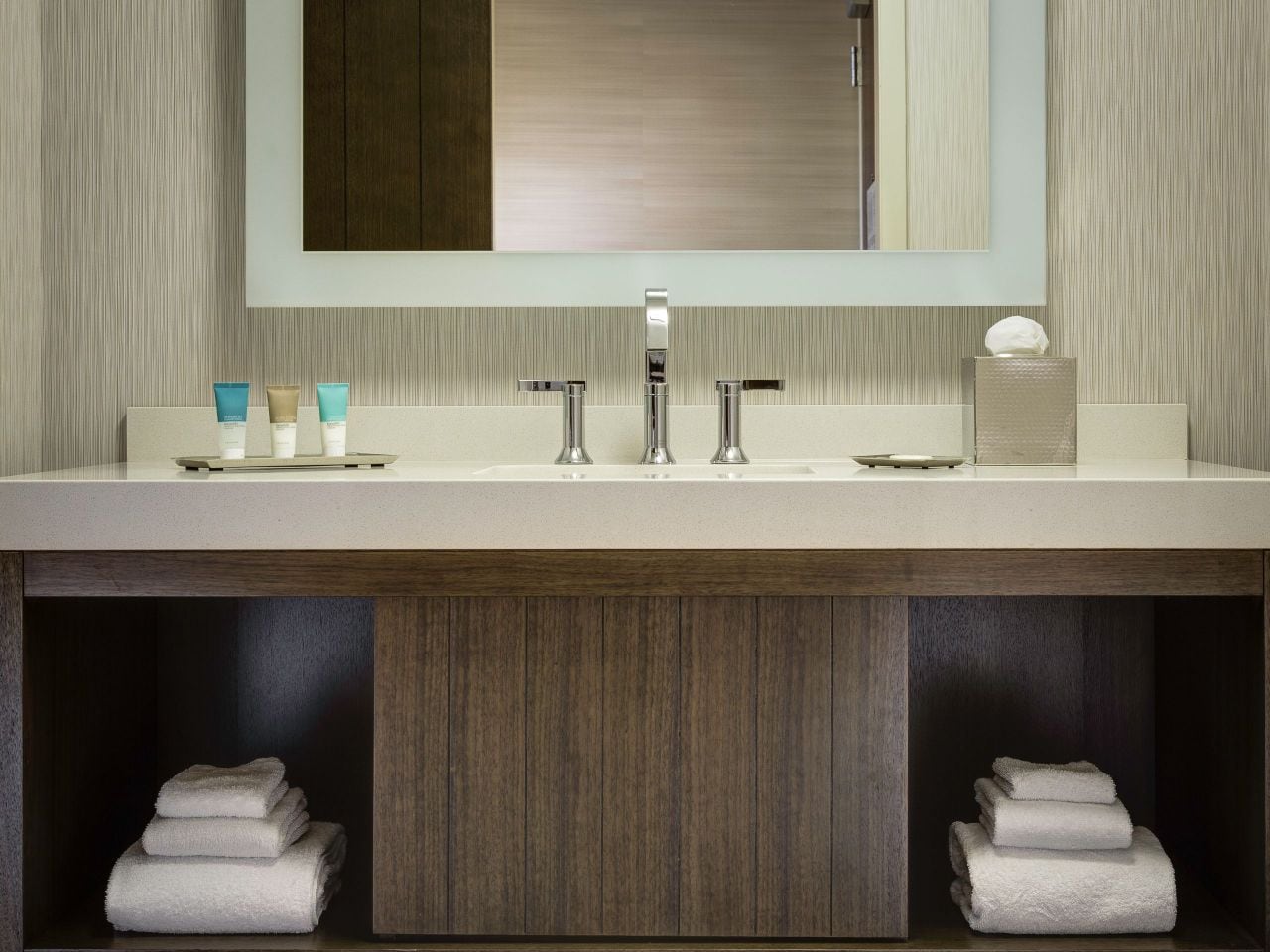 Modern Hotel on Chicago’s Magnificent Mile Hyatt Centric Chicago