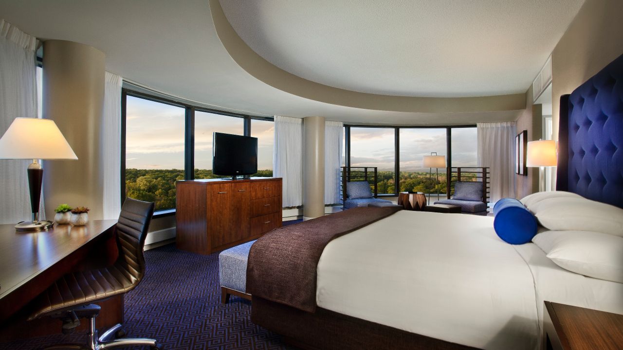 Hotels In Naperville Lisle Accommodation Hyatt Regency Panoramic King Room