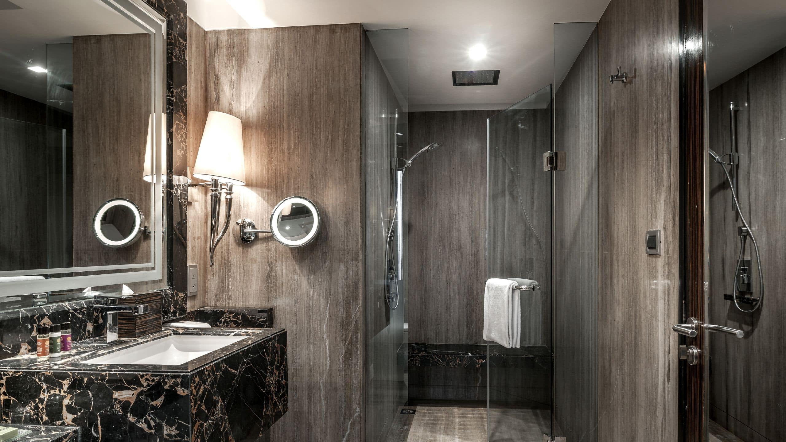 2/2 Hyatt Ahmedabad Suite Room