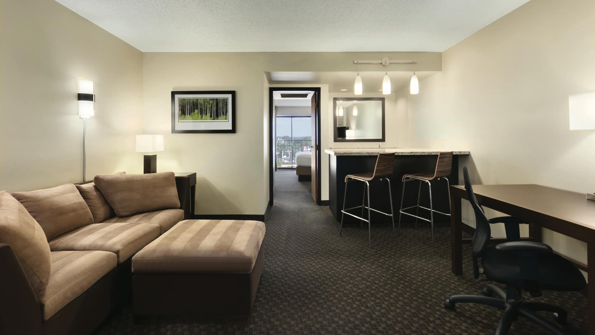 Hyatt Regency Green Bay Standard King Queen Living Room