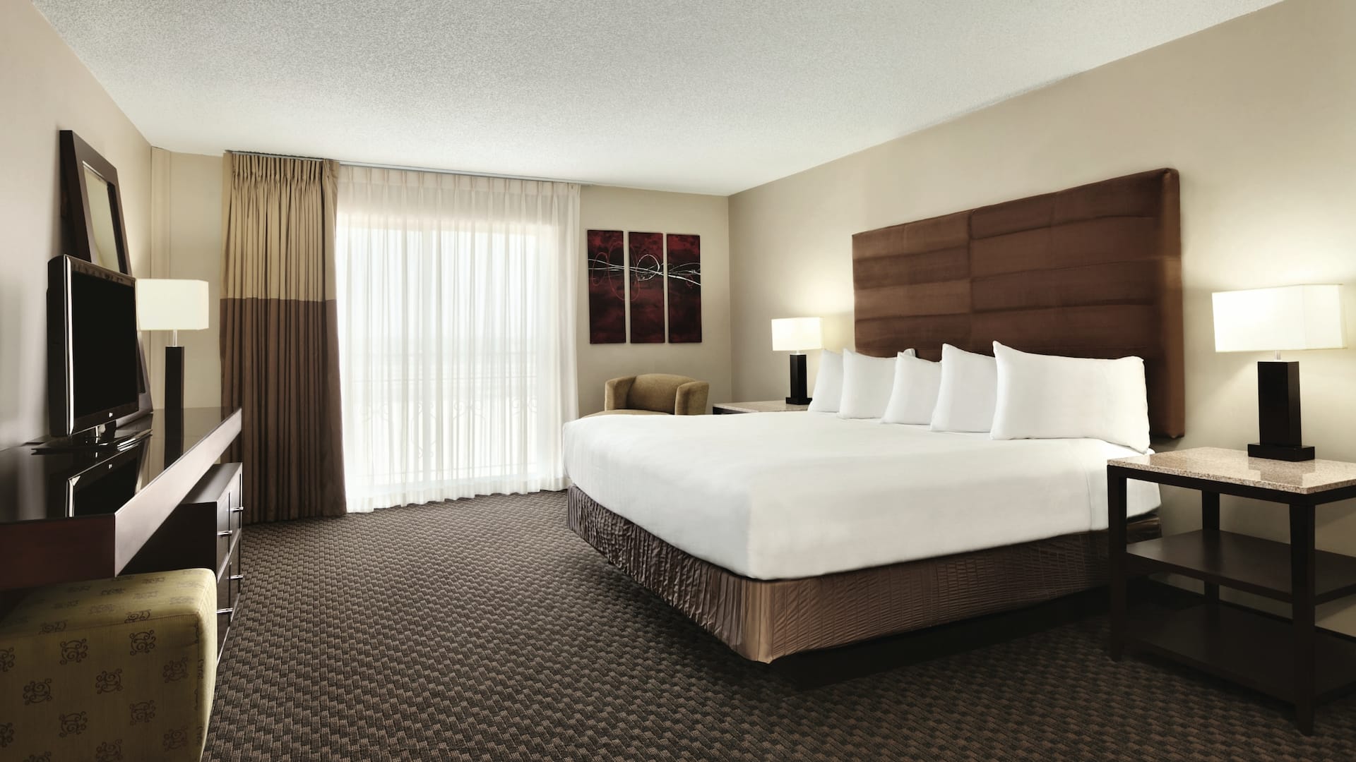 2 of 3 Hyatt Regency Green Bay Executive King Bedroom