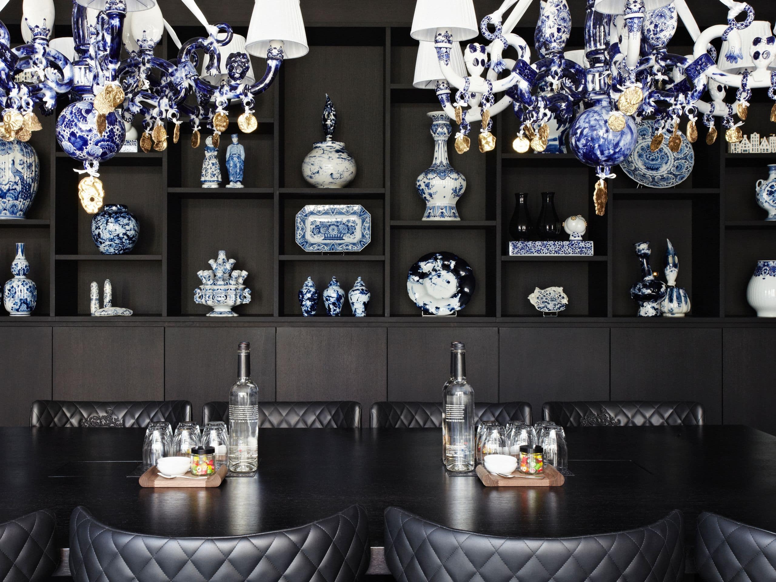 Andaz Amsterdam Prinsengracht Delft Blue Room Detail