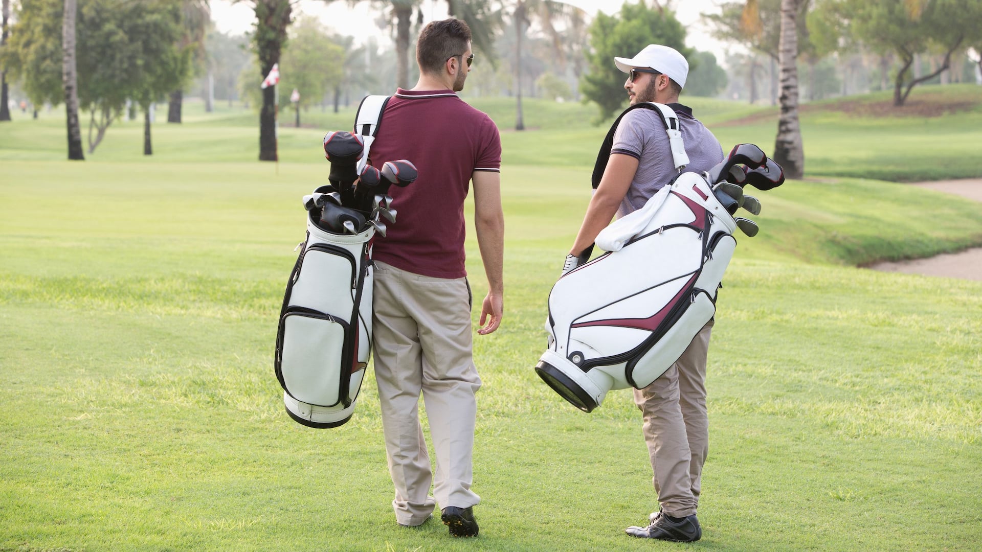Global ME_P012 Men Golfing