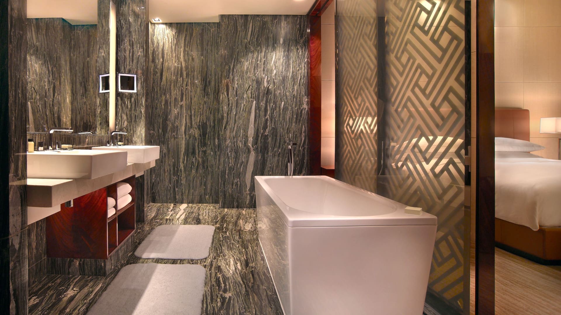 2 de 3 Grand Hyatt Shenzhen 1 Bedroom Apartment Bathroom
