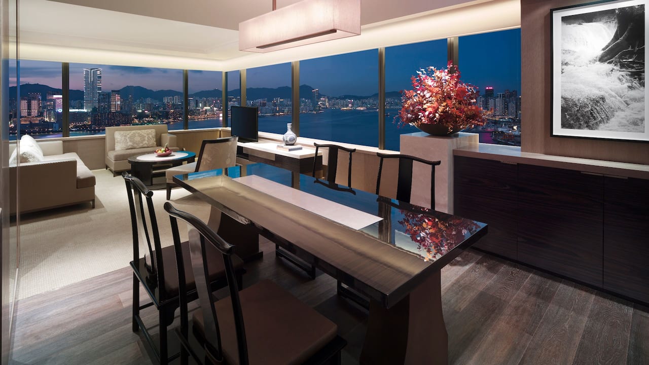 Grand Victoria Harbour Suite