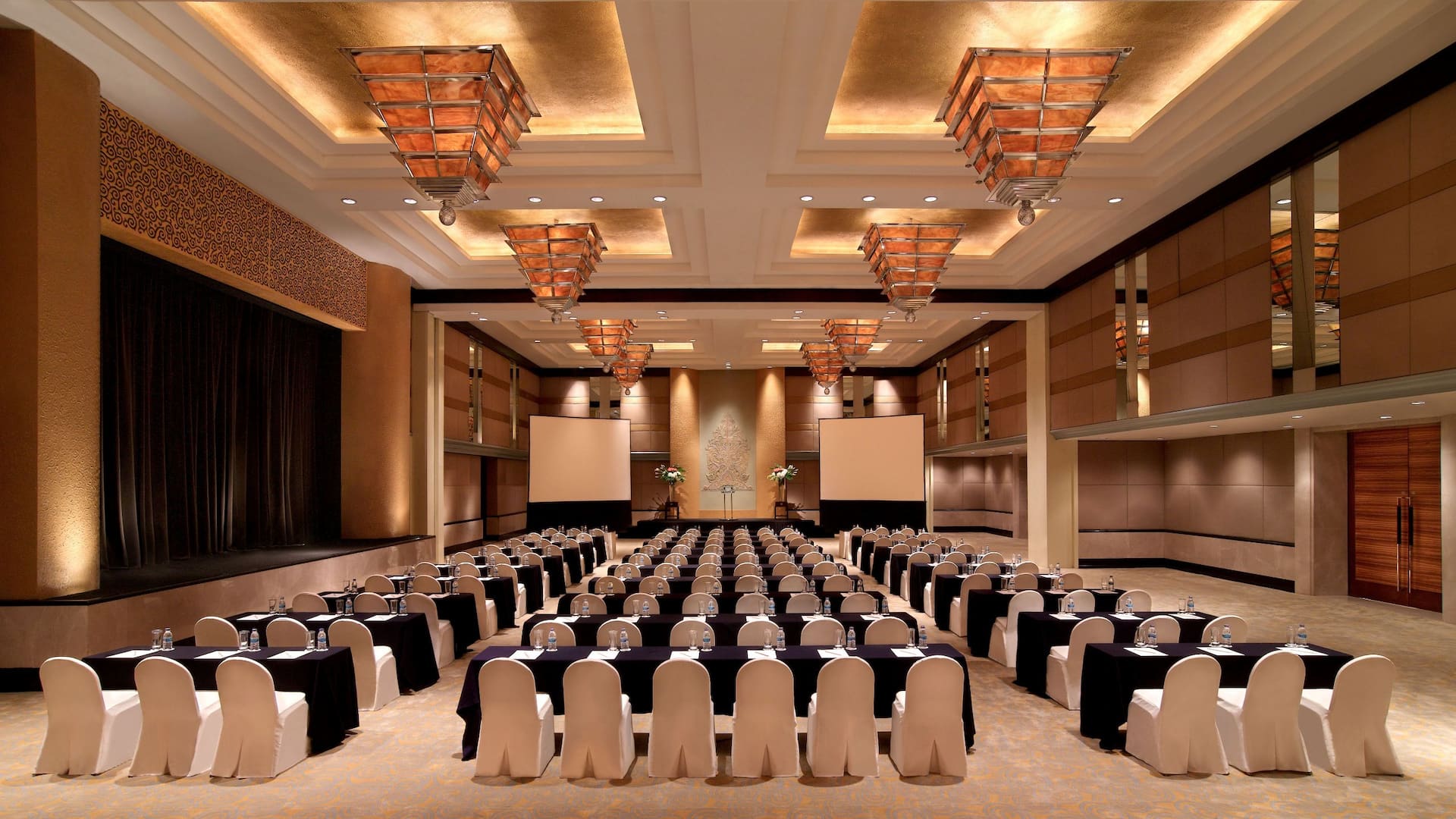 1 dari 5 Grand Hyatt Hotel Ballroom