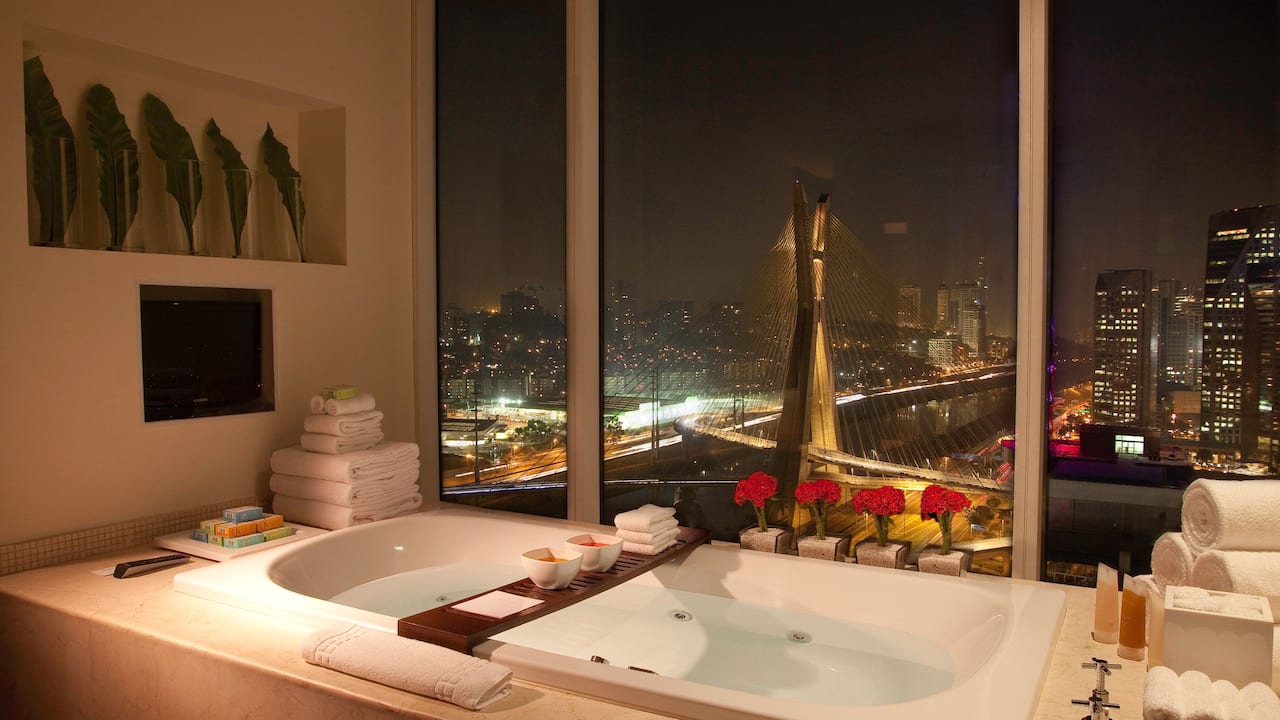 Presidential Suite bathroom with soaking tub and views of the bridge