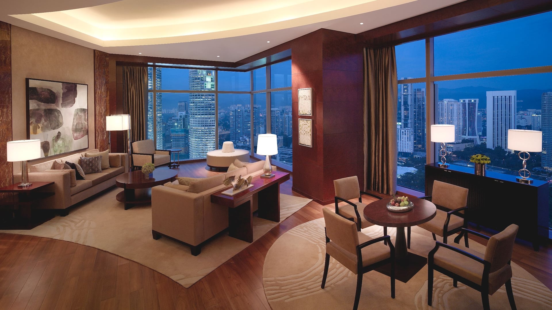 2 de 4 Spacious Living Room With Dining Area Diplomat Suite Grand Hyatt Kuala Lumpur