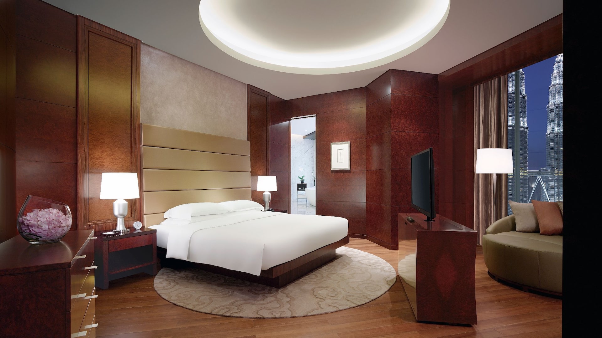Hyatt Suite Room, Diplomat Suite Bedroom With Petronas Twin Towers View Kuala Lumpur