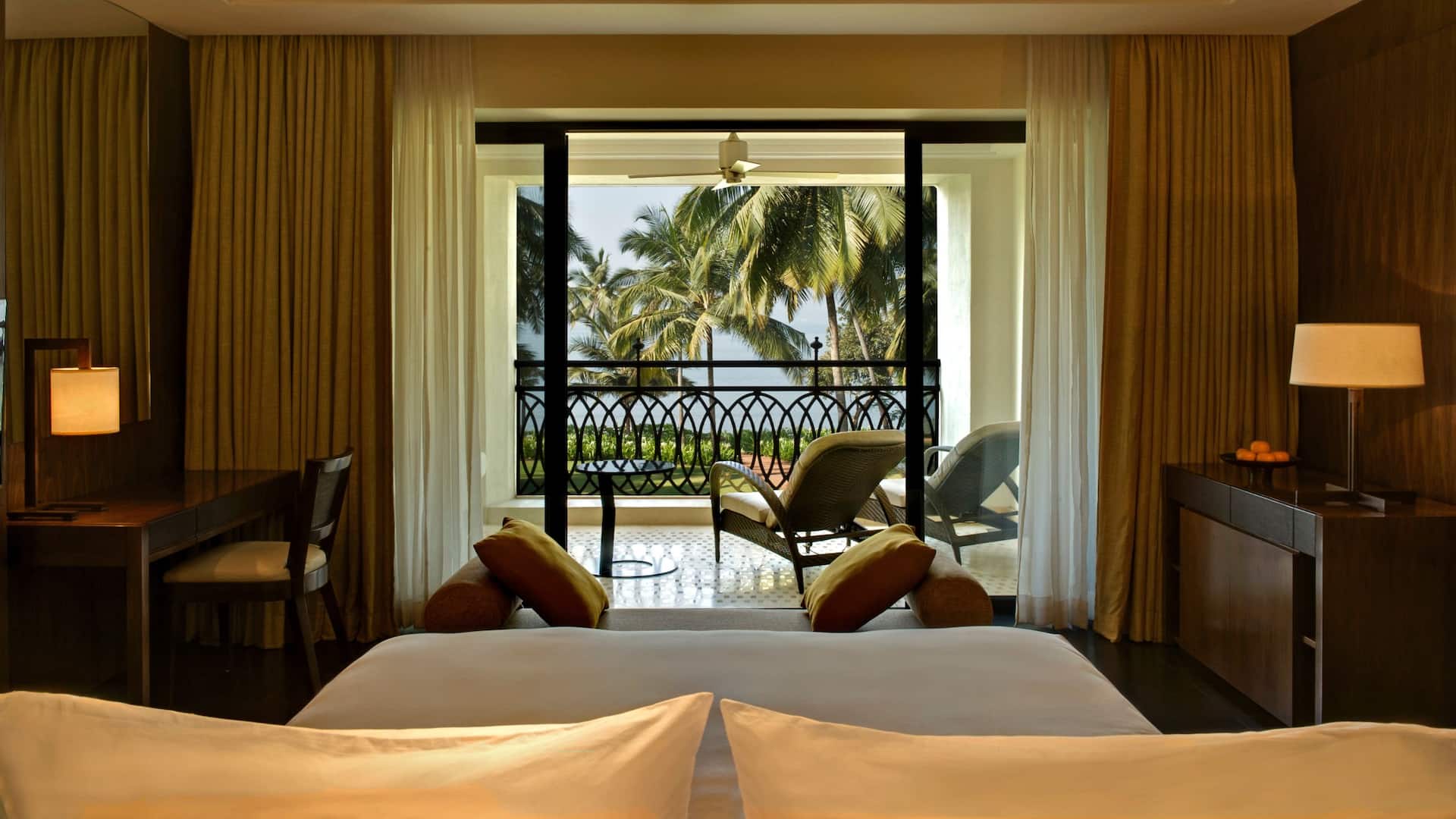 4/5 Grand Room Bay View