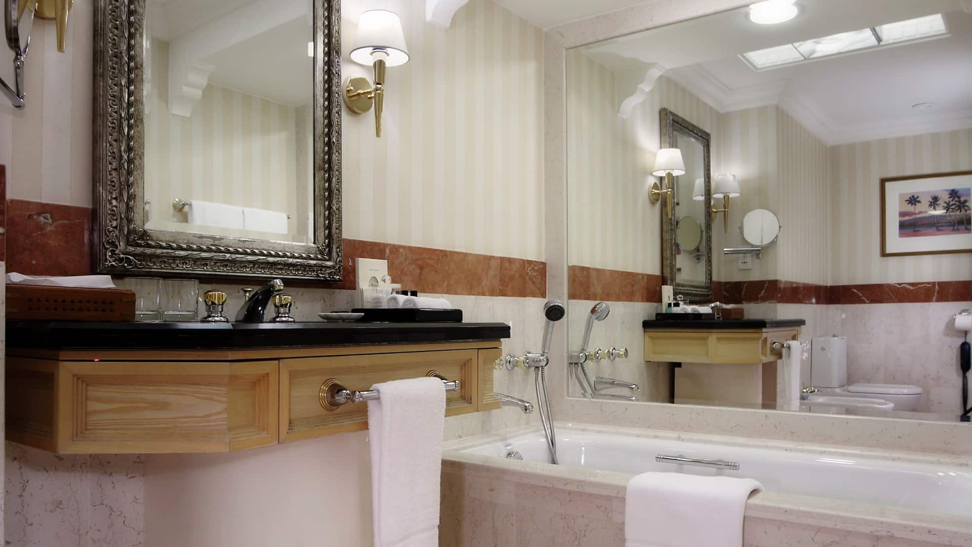 2/6 Grand Bathroom