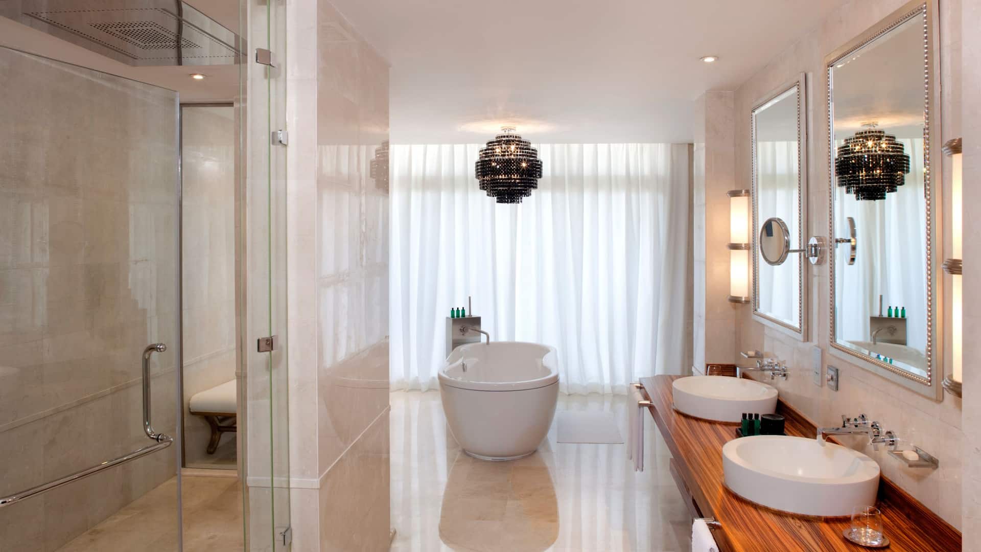 第 7，共 8 Royal Suite Bathroom