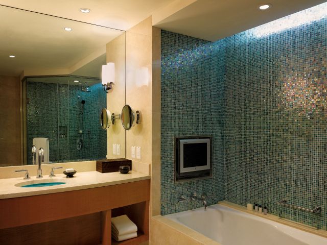 Suite Bathroom